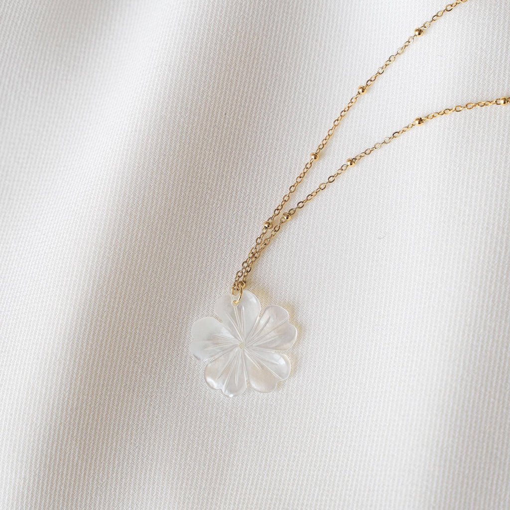 Collier long | Fleur en Nacre Blanche