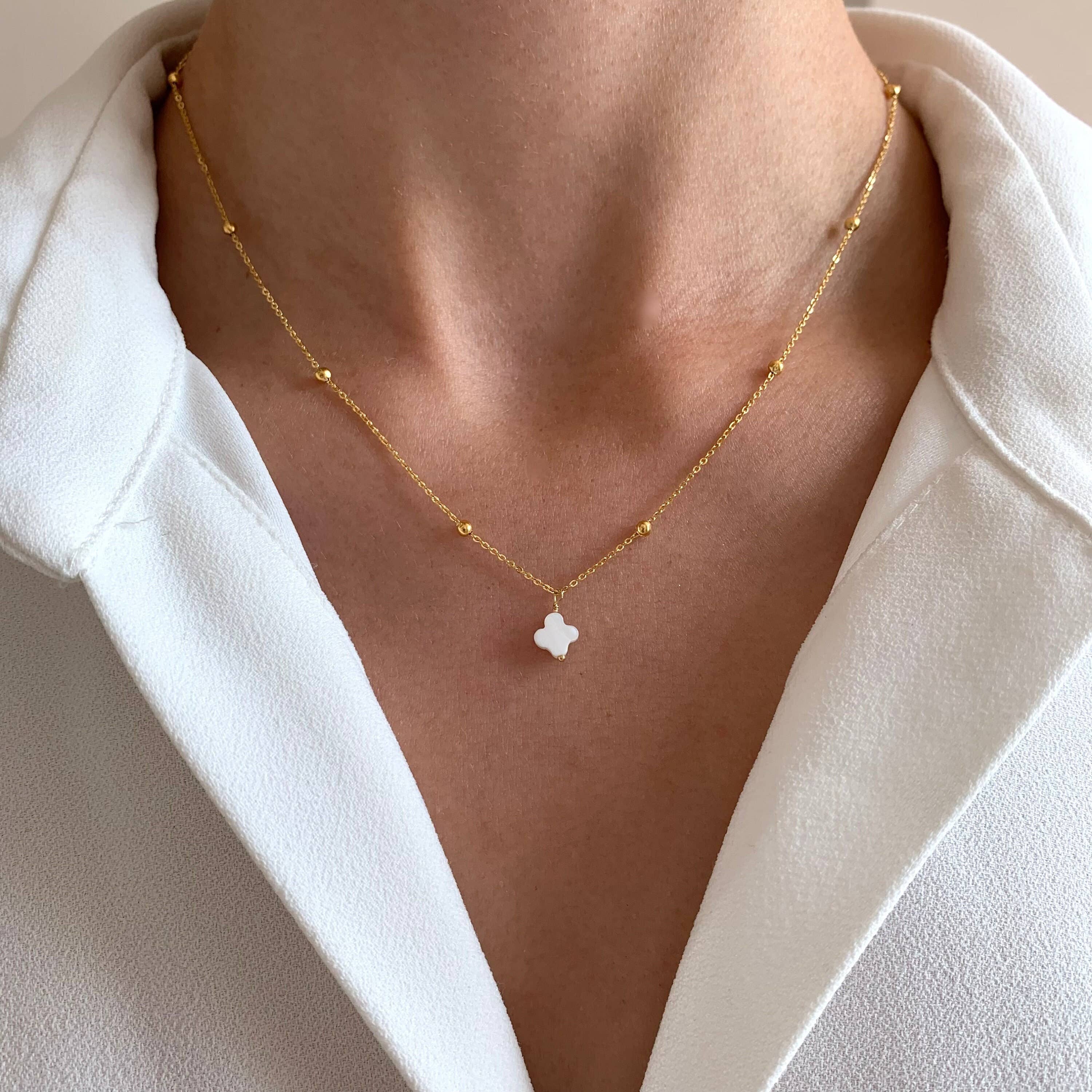 Collier Félicie | Pendentif trèfle en nacre