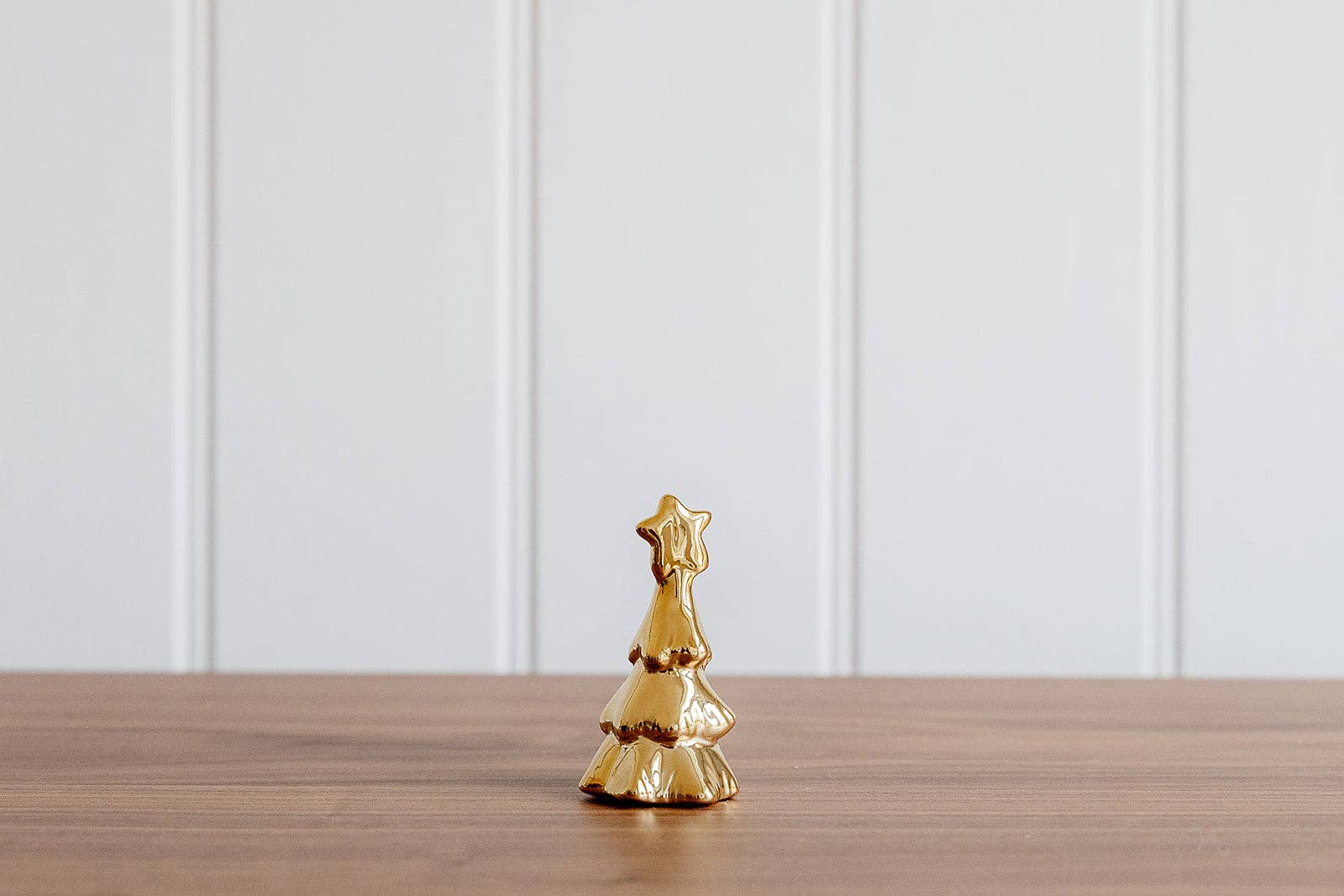 Sapin de Noël en céramique dorée avec étoile