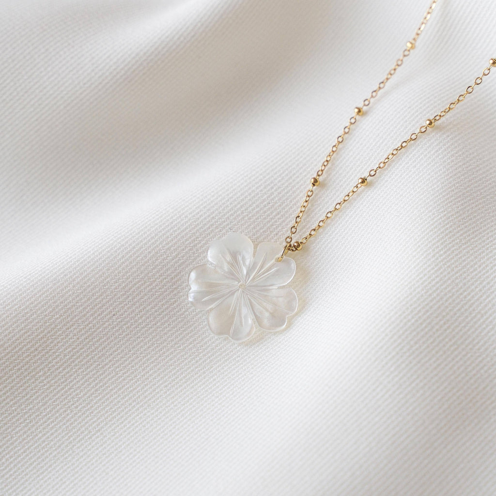 Collier long | Fleur en Nacre Blanche