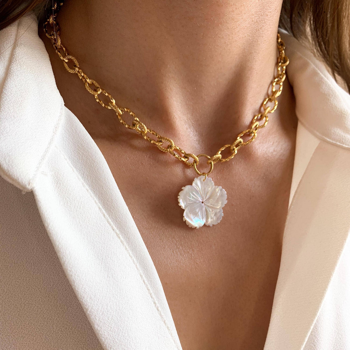 Collier chaîne épaisse | Fleur en Nacre Blanche