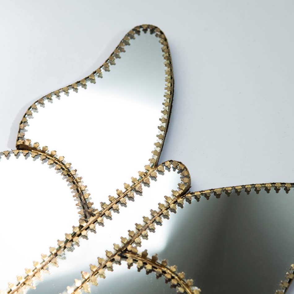 Miroir en forme de papillon avec détails en laiton