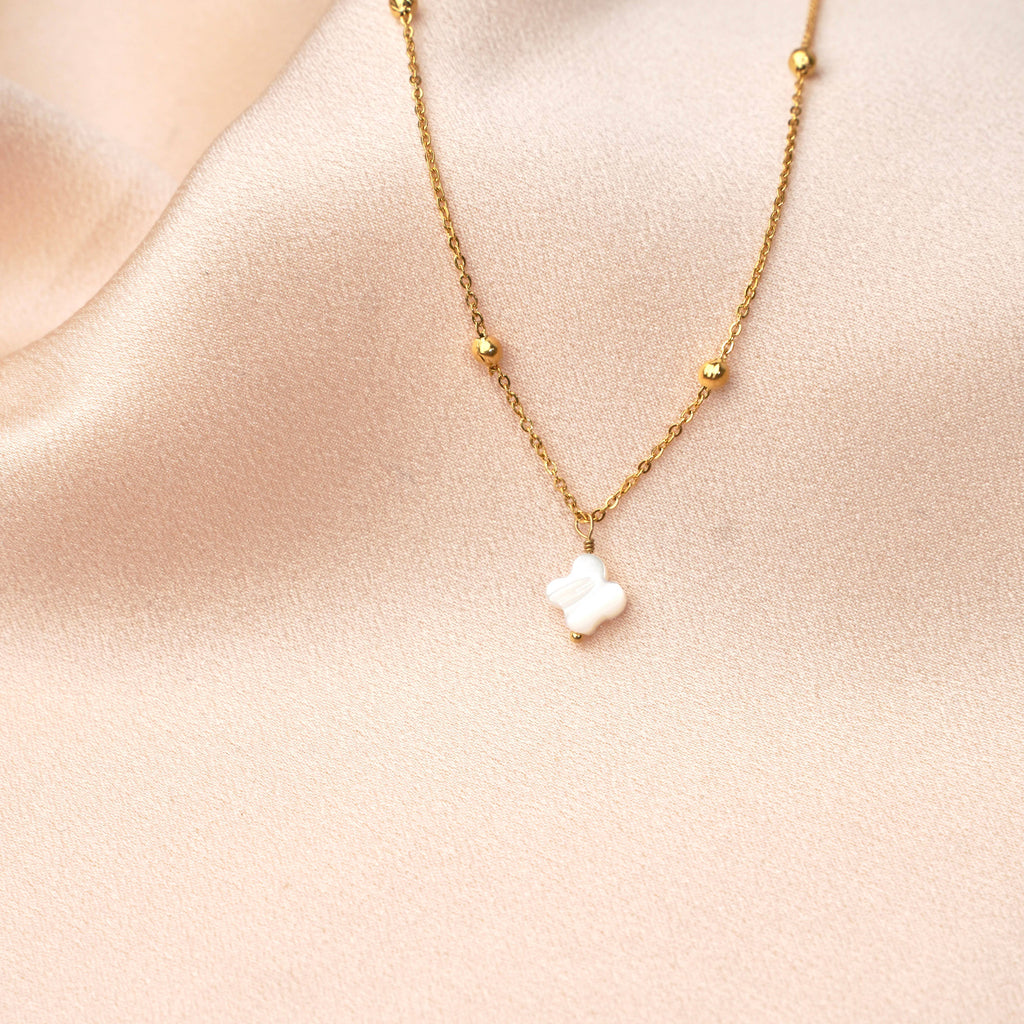 Collier Félicie | Pendentif trèfle en nacre