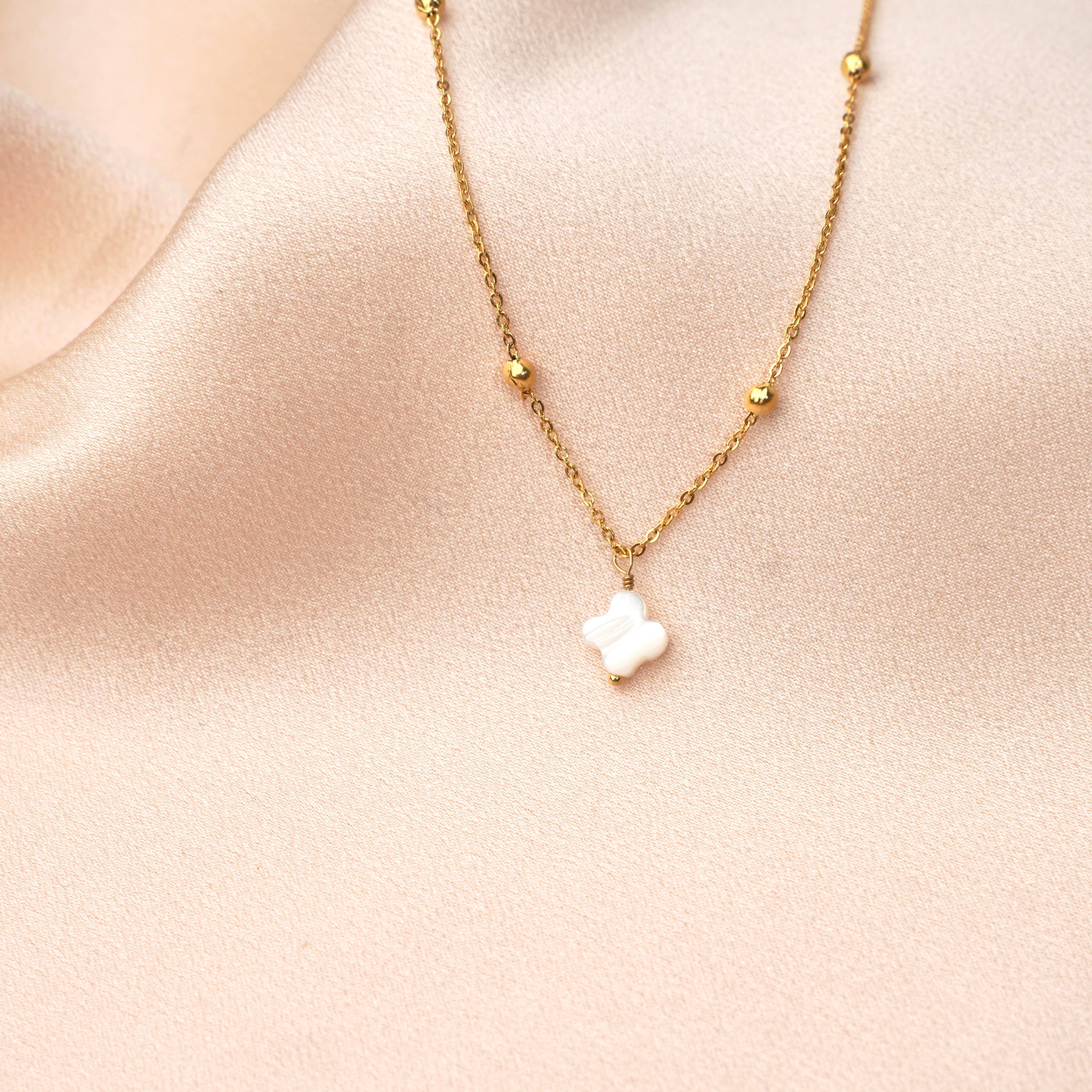 Collier Félicie | Pendentif trèfle en nacre