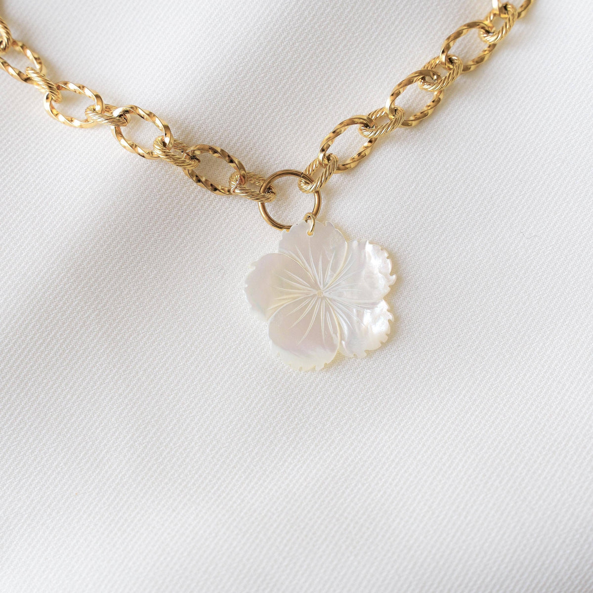 Collier chaîne épaisse | Fleur en Nacre Blanche