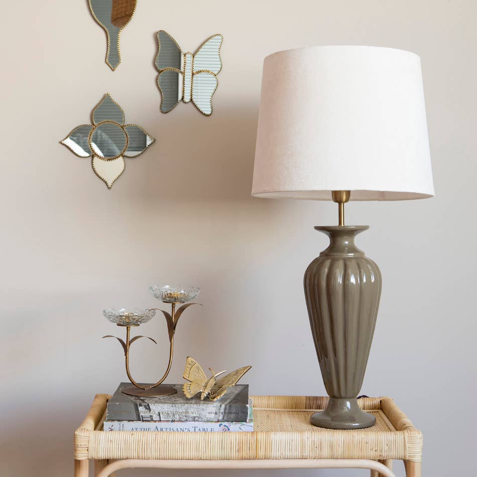Miroir en forme de papillon avec détails en laiton