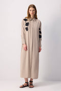 ROBE CHEMISE MAXI RAYÉE AVEC BRODERIE FLORALE AUDACIEUSE