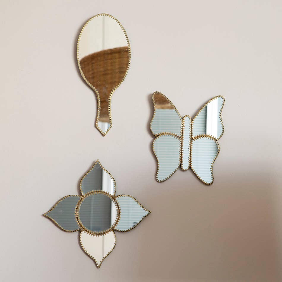Miroir en forme de fleur avec détails en laiton