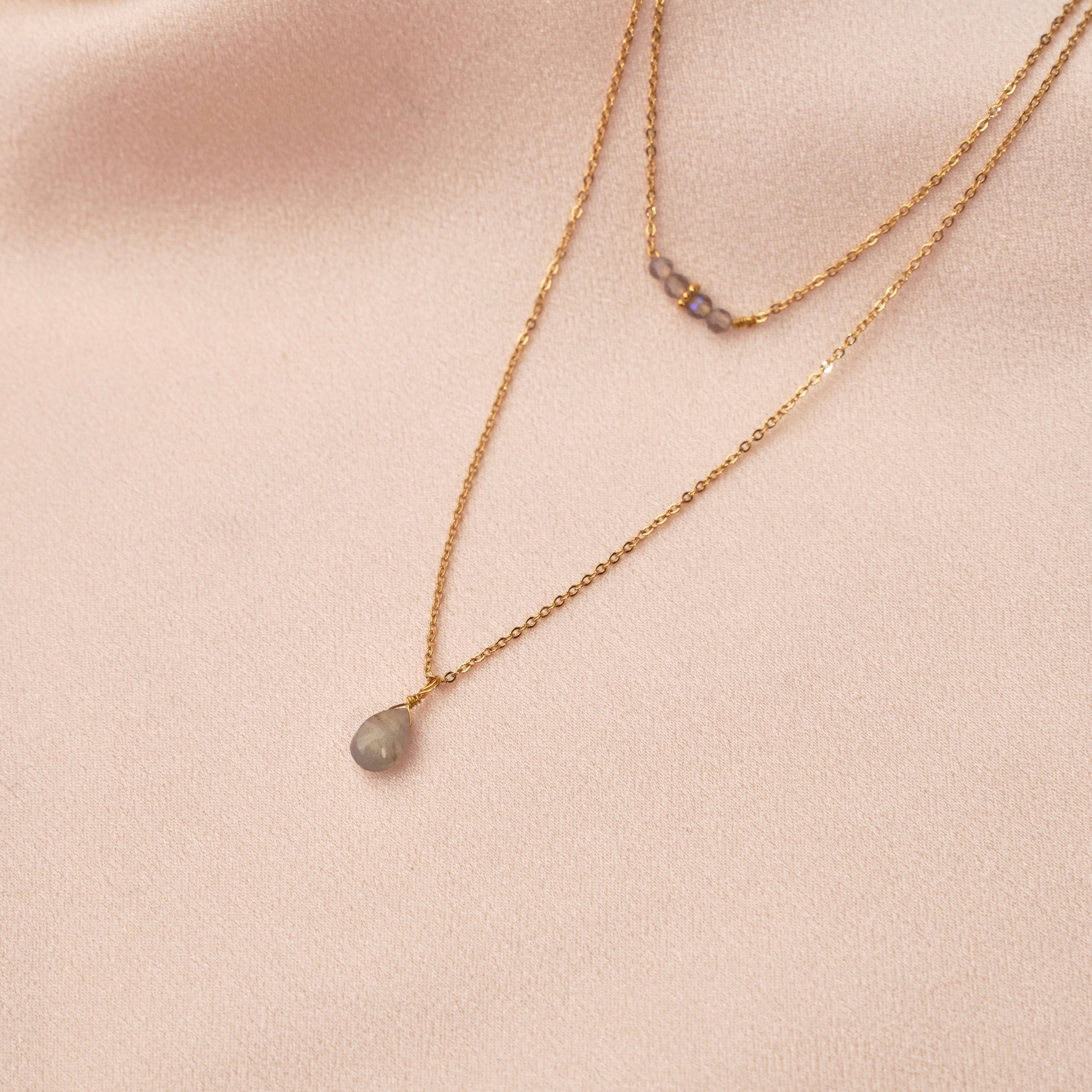 Collier fin double rang perles grises labradorite